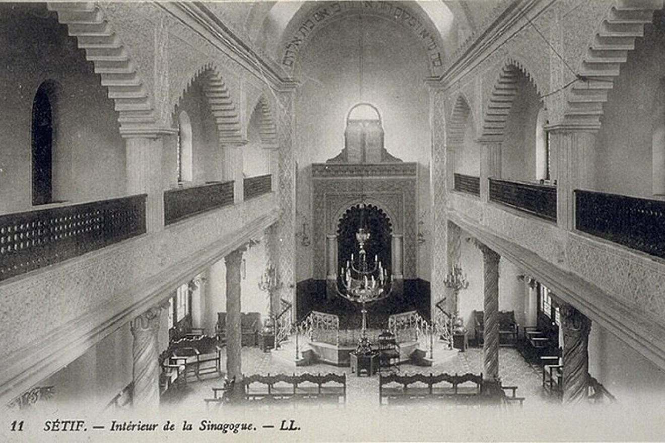 Postcard of the interior of Sétif synagogue in Sétif, Algeria. Photo: public domain/Wikimedia