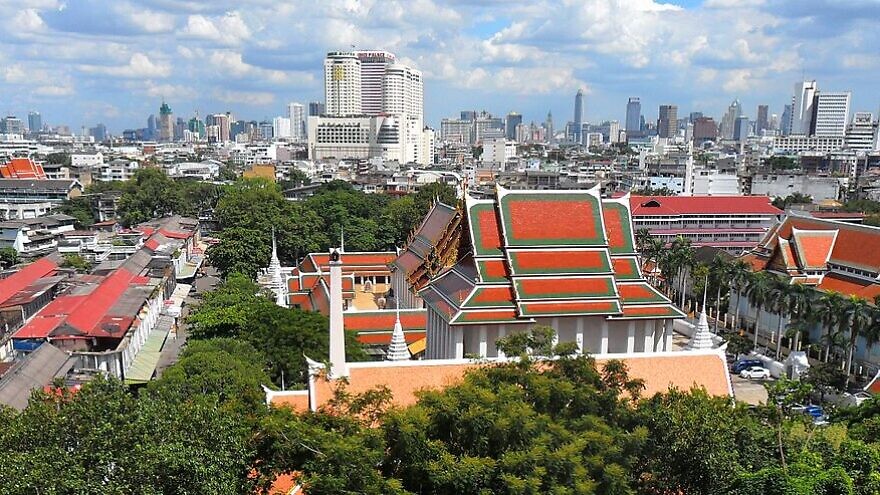 Bangkok, Thailand, 2010. Credit: Milei Vencel via Wikimedia Commons.
