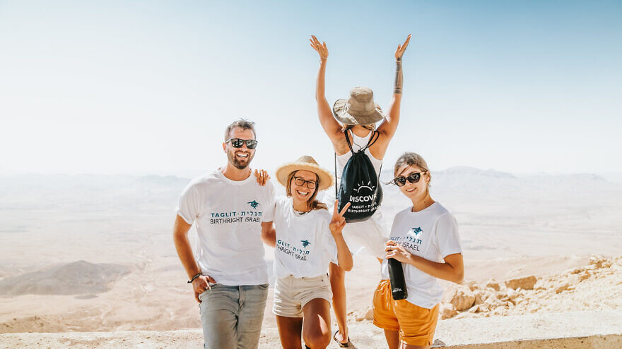 Birthright participants pose for a picture. Credit: Courtesy of Birthright Israel.