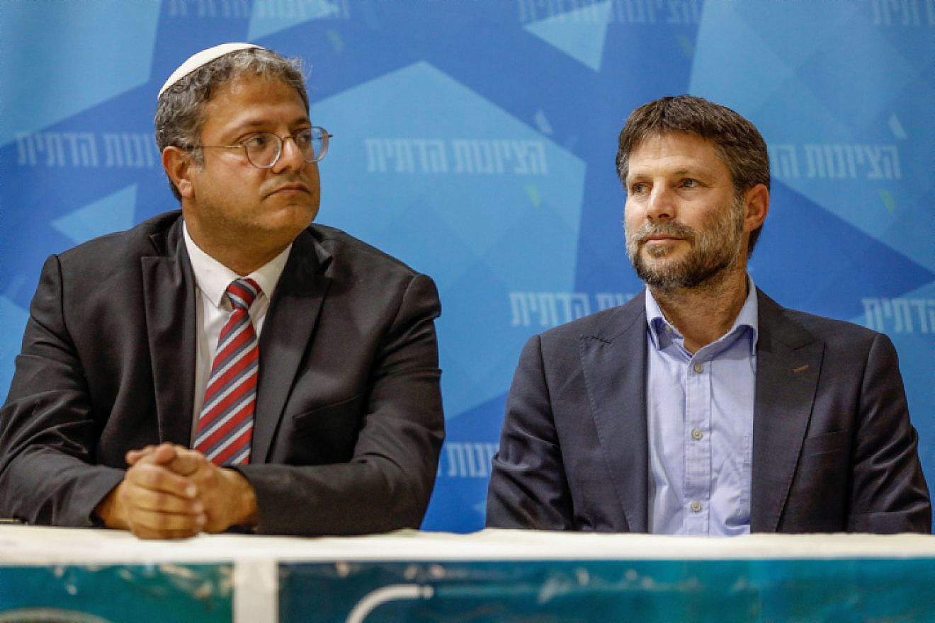 Otzma Yehudit Party chairman Itamar Ben-Gvir (left) and Religious Zionism Party head Bezalel Smotrich at a campaign event in Sderot, Oct. 26, 2022. Photo by Flash90.