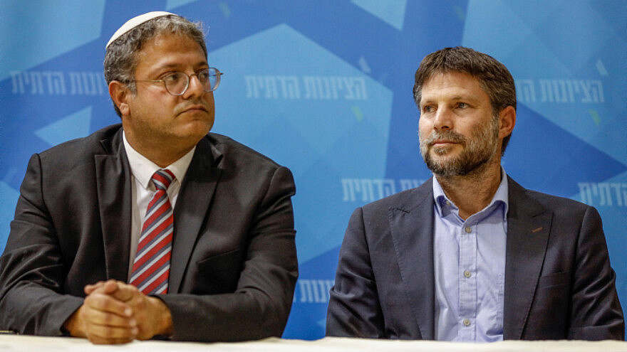 Otzma Yehudit Party chairman Itamar Ben-Gvir (left) and Religious Zionism Party head Bezalel Smotrich at a campaign event in Sderot, Oct. 26, 2022. Photo by Flash90.