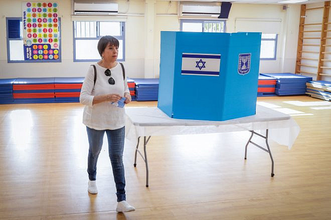 Meretz Party chairwoman Zehava Gal-On casts her ballot at a voting station in Bnei Brak, Nov. 1, 2022. Credit: Roy Alima/Flash90.