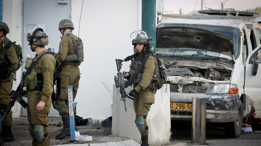 Troops at the scene where an IDF soldier was injured in a car-ramming attack in central Israel, Nov. 2, 2022. Credit: Flash90.