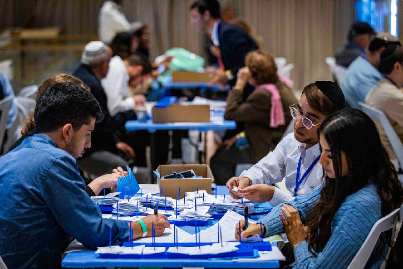 Israel Central Election Committee workers count ballots at the Knesset in Jerusalem, Nov. 3, 2022. Credit: Olivier Fitoussi/Flash90.