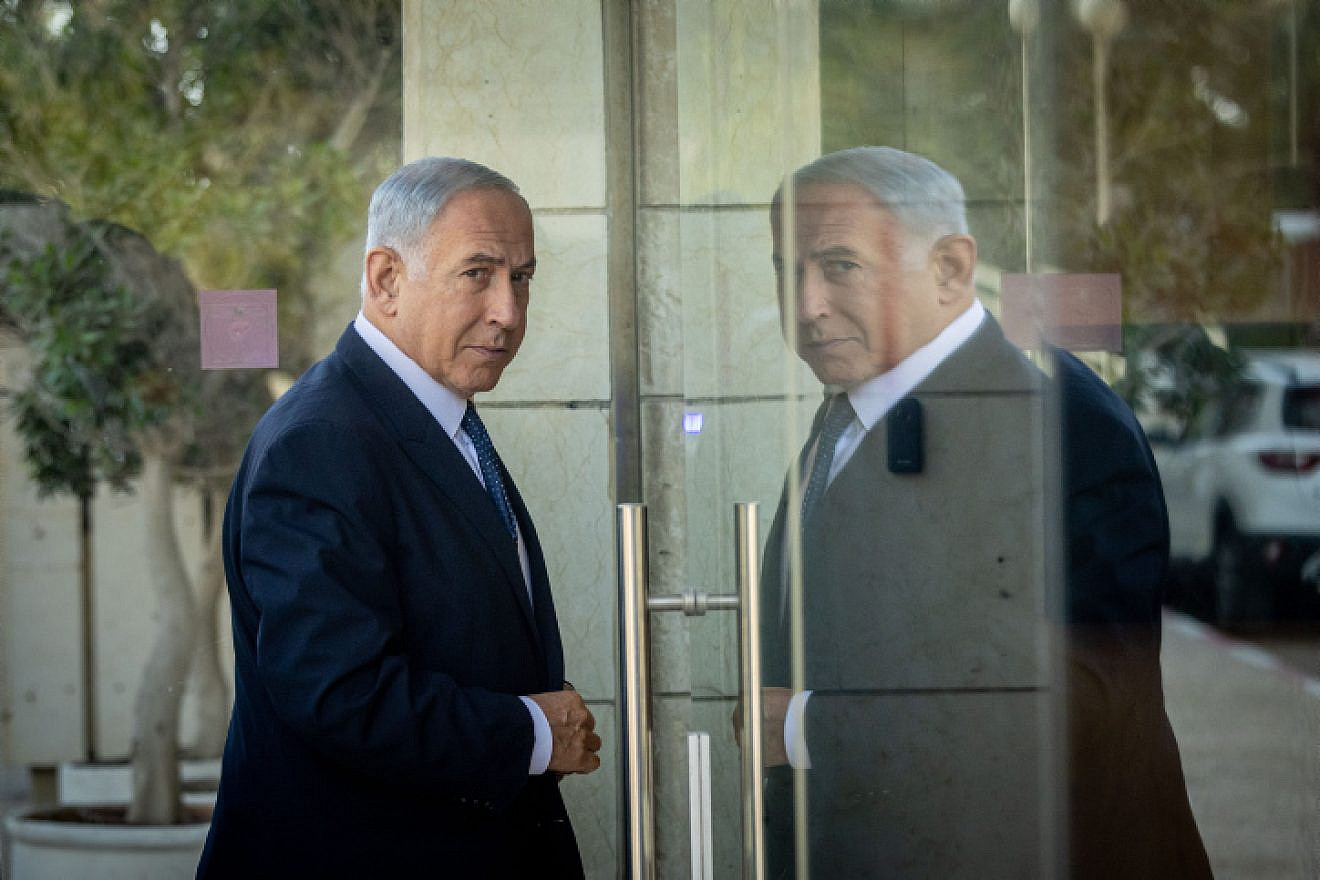 Israeli Prime Minister-elect Benjamin Netanyahu arrives at a Jerusalem hotel to conduct coalition talks, Nov. 6, 2022. Photo by Yonatan Sindel/Flash90.
