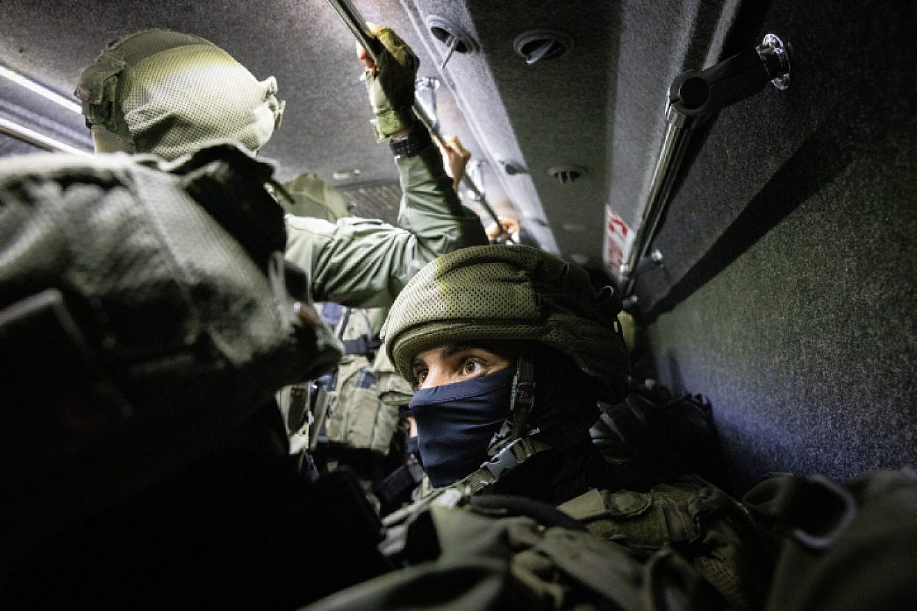Members of the Israel Border Police Yamas counter-terror prepare for a nighttime arrest raid, Aug. 17, 2022. Photo by Nati Shohat/Flash90.