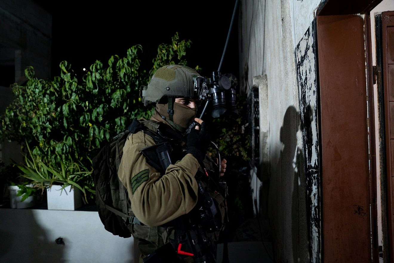 An Israel Defense Forces soldier participates in a counterterrorism operation in Judea and Samaria, Nov. 10, 2022. Credit: IDF.