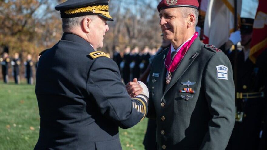 Chairman of the U.S. Joint Chiefs of Staff Gen. Mark Milley (left) and Israel Defense Forces Chief of General Staff Lt. Gen. Aviv Kochavi at Fort Myer, Washington, D.C., Nov. 21, 2022.