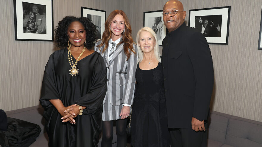 From left: LaTanya Richardson Jackson, Julia Roberts, Clea Newman and Samuel L. Jackson attend the SeriousFun New York City Gala at Lincoln Center, Nov. 14, 2022. Photo by Cindy Ord/Getty Images for SeriousFun Children's Network.