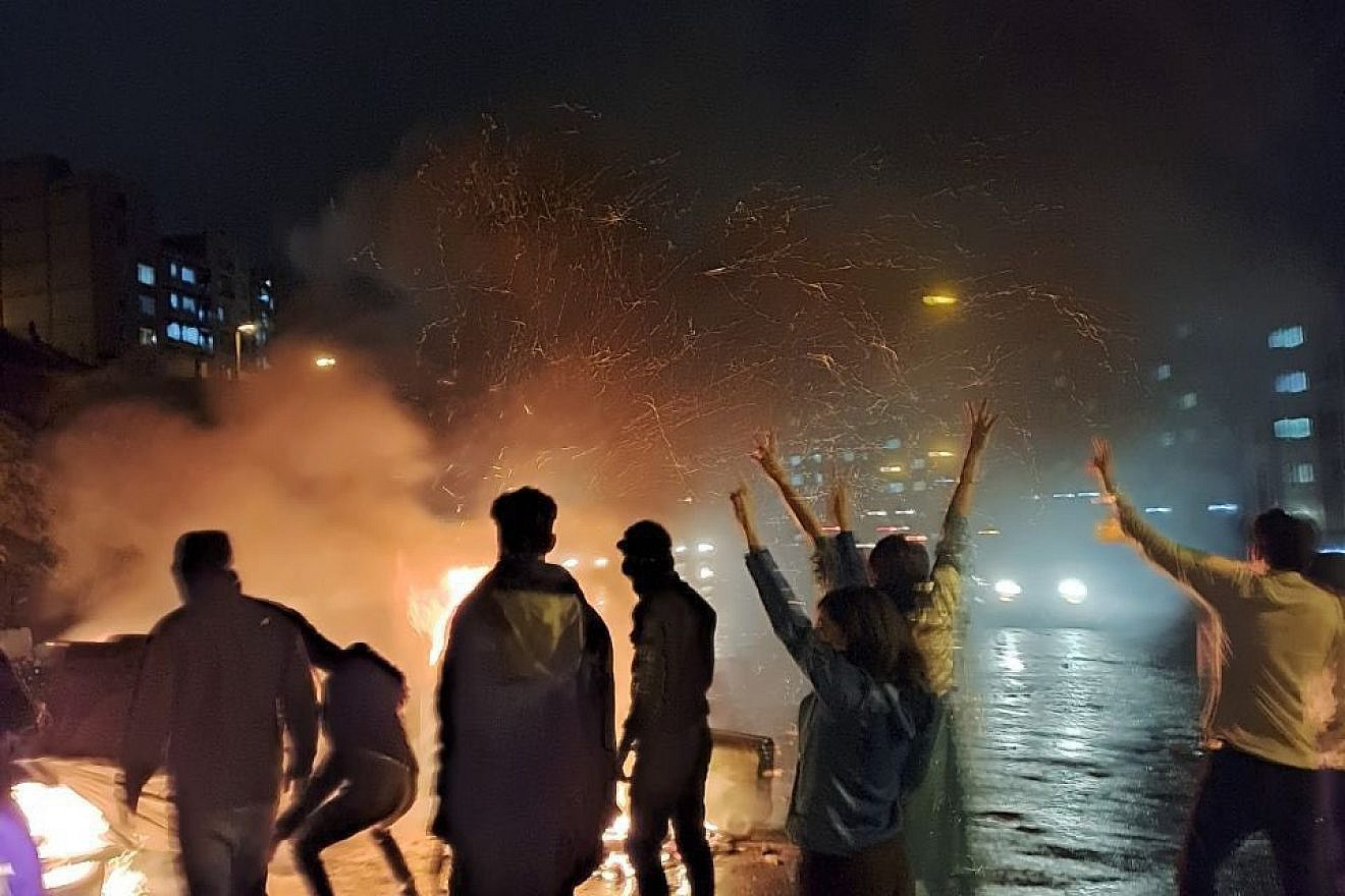 Iranians protest in Sanandaj, Kurdistan Province, Nov. 16, 2022. Photo via 
@FSeifikaran/Twitter.