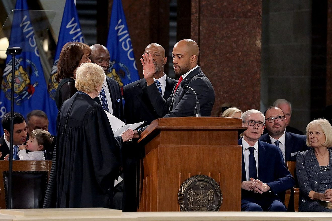 Mandela Barnes is sworn in as lieutenant governor at the Wisconsin State Capitol, Jan. 7, 2019. Credit: Coburn Dukehart/Wisconsin Center for Investigative Journalism/Wikimedia Commons.