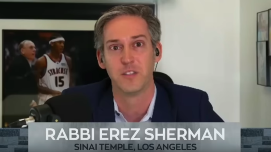 Rabbi Erez Sherman discusses the Kyrie Irving anti-Semitism controversy on national TV with Charles Barkley and Ernie Johnson. Credit: YouTube screenshot.