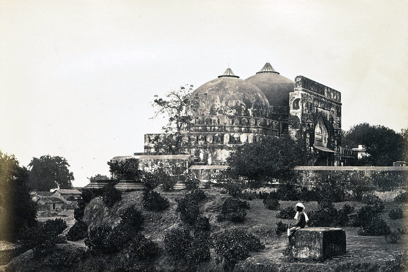 The Babri Masjid mosque in Ayodhya, India circa 1863-1887. Photo: Samuel Bourne/Wikimedia