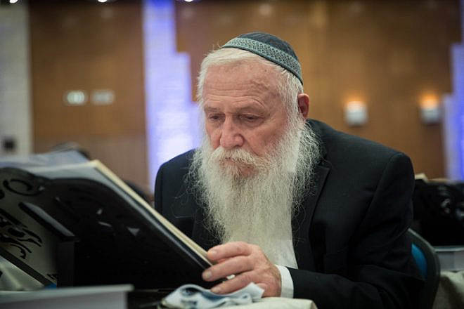Rabbi Haim Drukman celebrates the completion of the Six Orders of the Talmud at the Jerusalem International Convention Center, Dec. 30, 2018. Photo by Yonatan Sindel/Flash90.