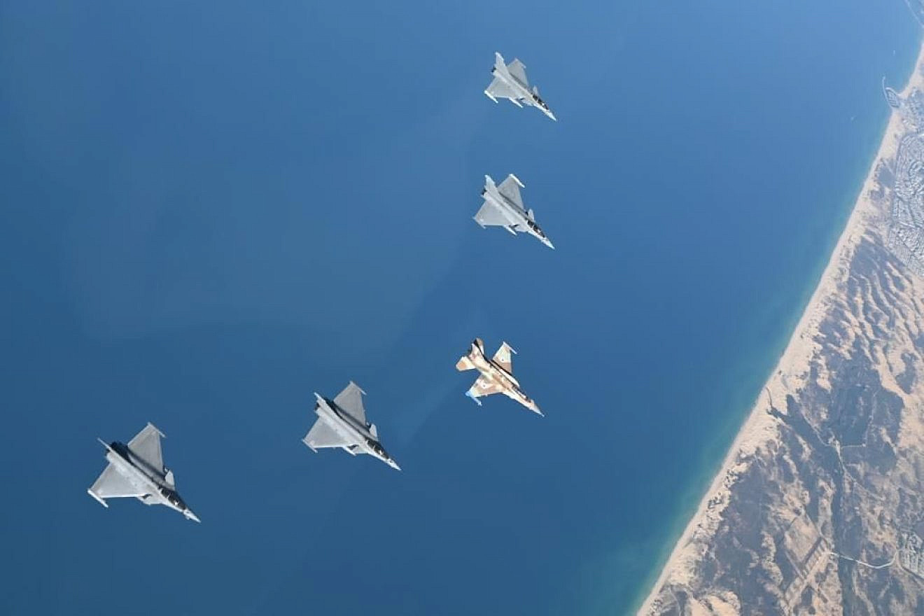 French and Israeli fighter jets fly in formation as part of the "Eastern Breeze" joint military exercise, which concluded on Dev. 6, 2022. Credit: IDF.