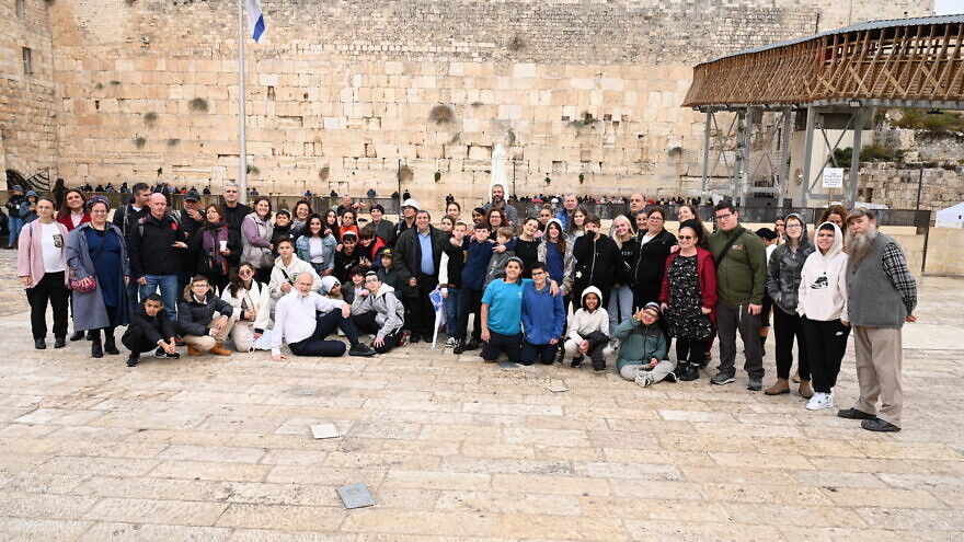 Thirty deaf and hearing-impaired students from across Israel celebrate their bar and bat mitzvahs in Jerusalem as part of a program developed by Young Israel in Israel’s Judaic Heritage Program for the Deaf and Hearing Impaired, the Jewish Agency for Israel and World Mizrachi. Credit: Nachshon Philipson.