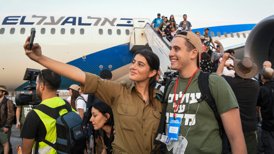 New immigrants from North America arrive on a Nefesh B'Nefesh "Aliyah Flight, at Ben-Gurion Airport, Aug. 14, 2019. Photo by Flash90.