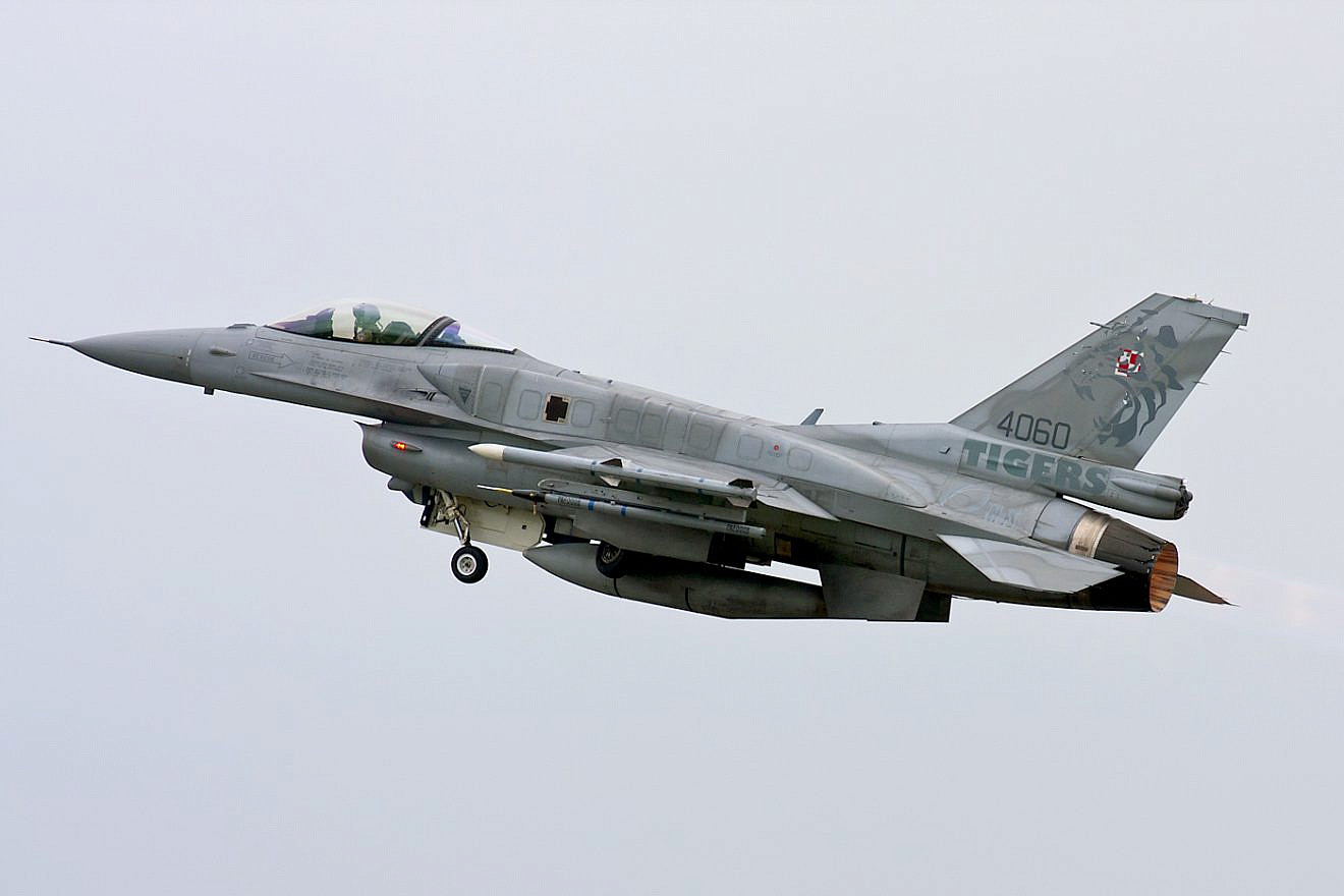 A Polish Air Force F-16C fighter jet in 2011. Credit: Rob Schleiffert via Wikimedia Commons.