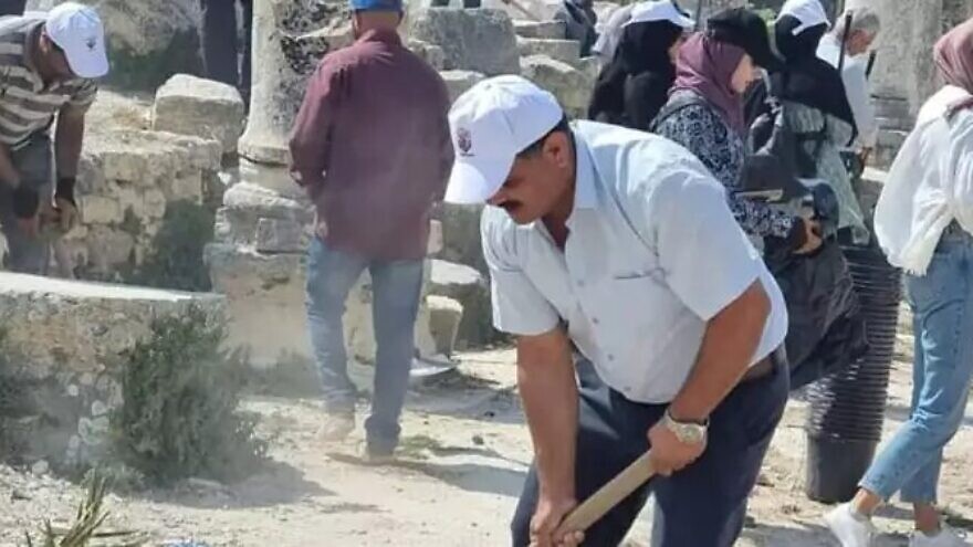 Palestinians take part in the deliberate destruction of the remains of the capital of the Kingdom of Israel. Screenshot: Facebook/Sebastia Municipality.