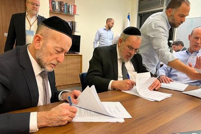 United Torah Judaism members sign the final coalition deal with the Likud, Dec. 28, 2022. Credit: Twitter.
