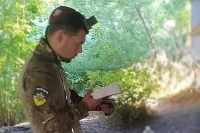 Jewish Ukrainian soldier Vladislav Shain praying. (Courtesy).