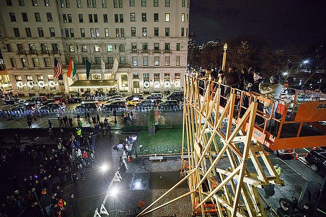 The world's largest menorah in Manhattan's Grand Army Plaza, Dec. 29, 2016. Credit: Chaim Perl/Chabad.org.