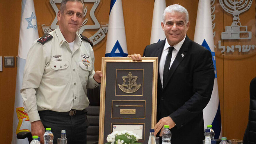 Prime Minister Yair Lapid meets with Chief of Staff Lt. Gen. Aviv Kochavi. Credit: GPO.