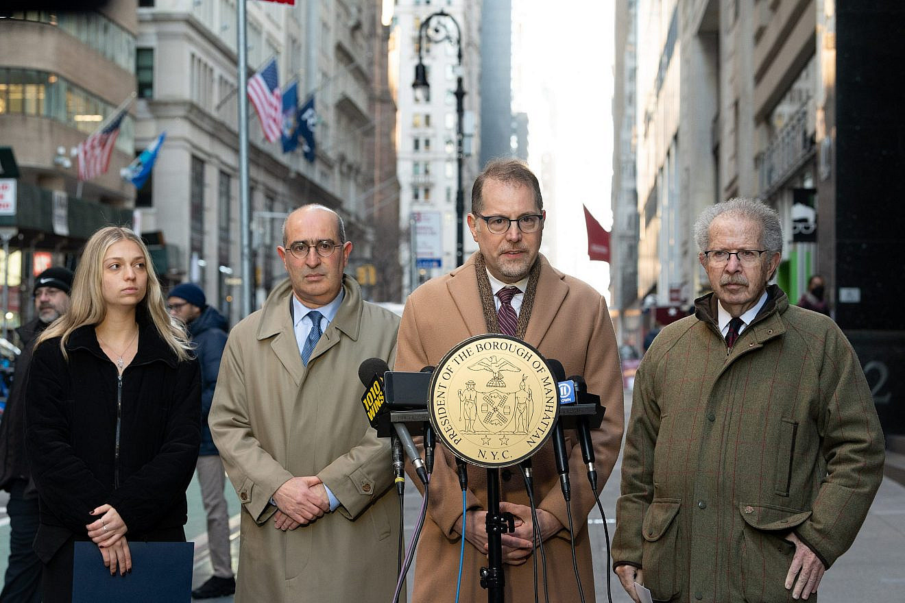From left: Alison Comite, JCRC-NY CEO Gideon Taylor, Manhattan Borough President Mark Levine and WJC's Menachem Rosensaft stand on Lower Broadway, Jan. 27, 2023. Photo by Nir Arieli/WJC.