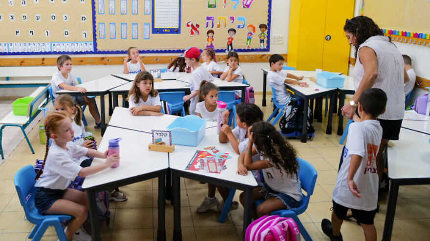 Israeli students at Gamla primary school in the northern town of Katzrin, Golan Heights, Sept. 1, 2022. Photo by Michael Giladi/Flash90.
