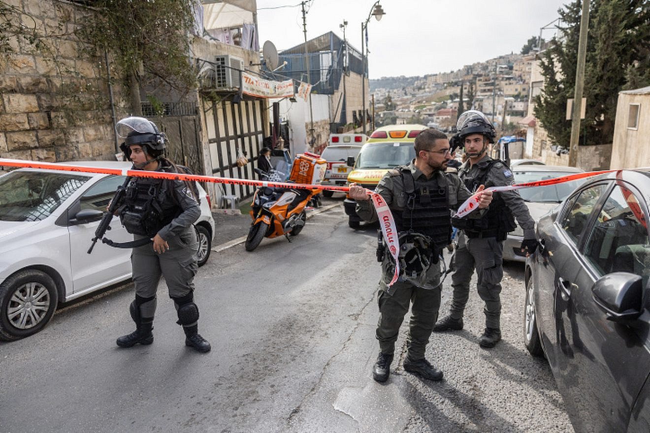 Security personnel guard the scene outside the Old City of Jerusalem where a Palestinian gunman wounded an Israeli father and son, Jan. 28, 2023. Photo by Yonatan Sindel/FLASH90.