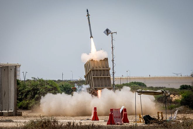 An Iron Dome battery in Ashkelon fires interceptor missiles at rockets fired from the Gaza Strip, Aug. 7, 2022. Photo by Yonatan Sindel/Flash90.