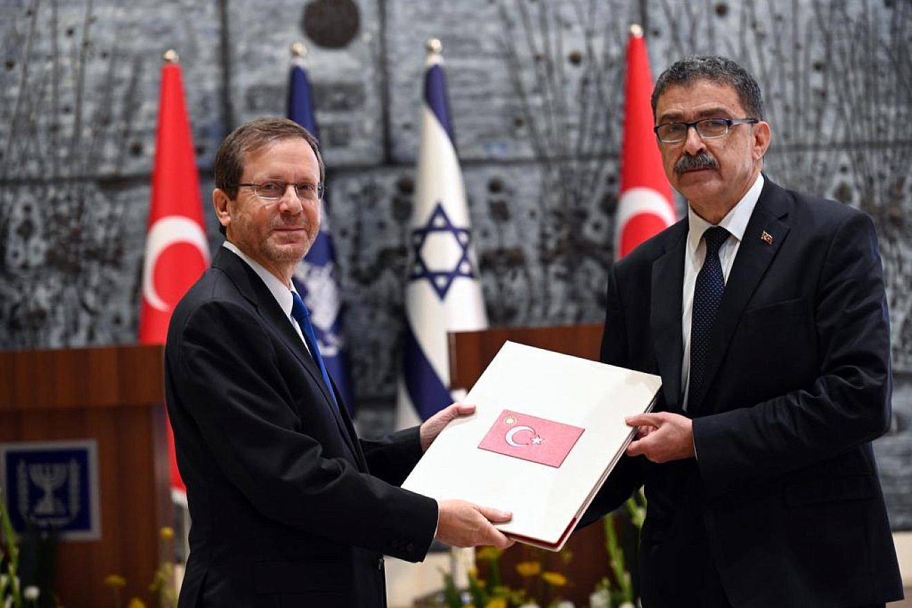 Israeli President Isaac Herzog accepts Turkish Ambassador Şakir Özkan Torunlar's credentials at the President's Residence in Jerusalem, Jan. 11, 2023. Photo by Haim Zach/GPO.