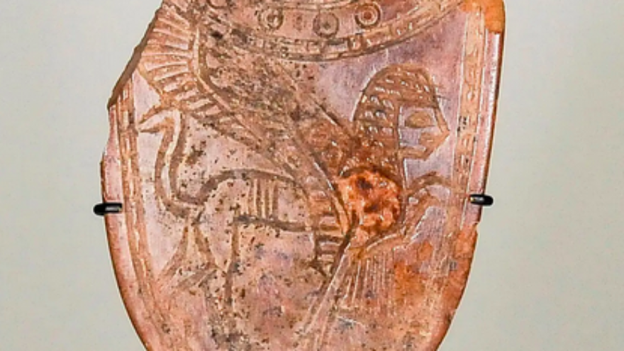 The 2,700-year-old cosmetic spoon that the U.S. gave to the Palestinian Authority. Credit: Manhattan District Attorney's Office.