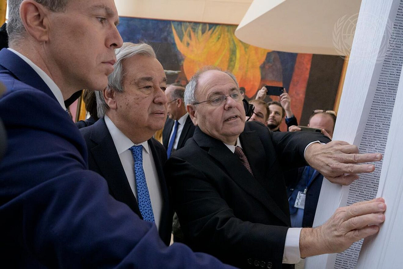 U.N. Secretary-General António Guterres (center); Gilad Erdan (left), Israel's ambassador to the United Nations; and Dani Dayan, Yad Vashem chair, at the exhibit “The Yad Vashem Book of Names of Holocaust Victims.”/UN