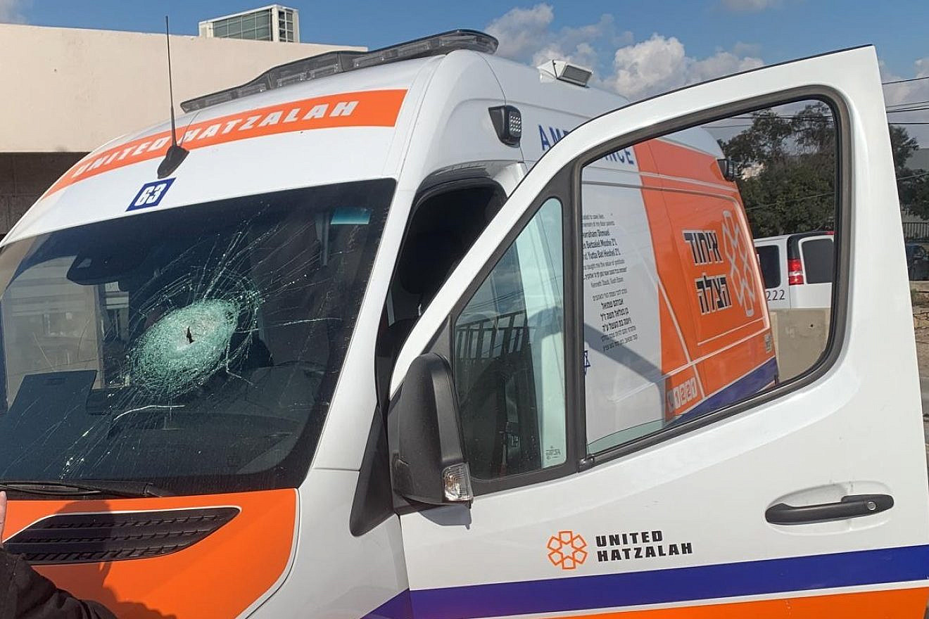 A United Hatzalah ambulance after being stoned by Palestinians in Gush Etzion. Jan. 5, 2023. Credit: United Hatzalah.