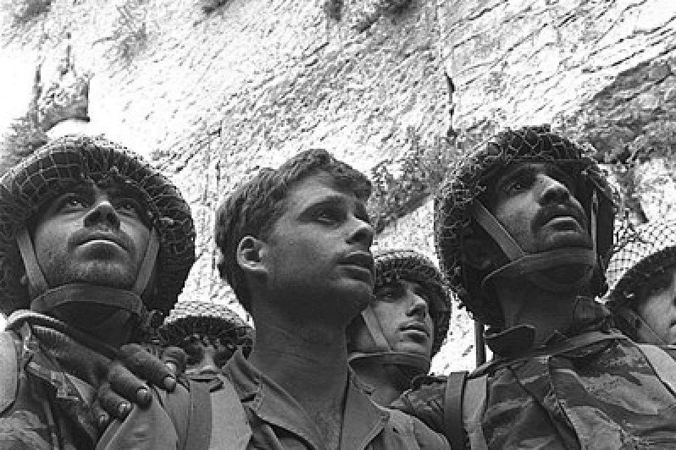 Israeli paratroopers stand in front of the Western Wall in Jerusalem after gaining back Jerusalem as part of the Six-Day War, June 7, 1967. Credit: National Photo Collection of Israel, Goverment Press Office.