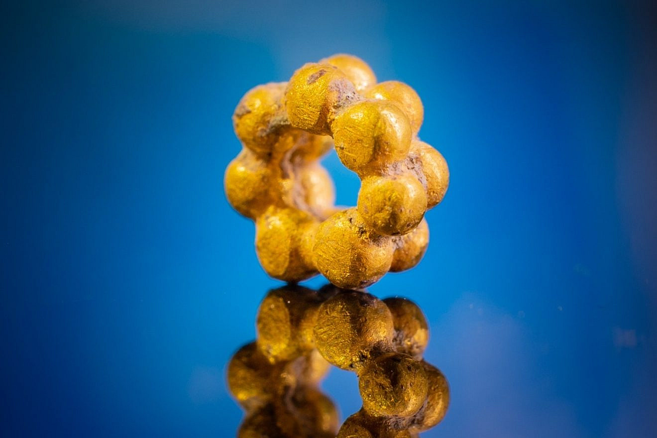 This rare gold bead, dating back at least 1,600 years, was uncovered in dirt taken from a Roman structure in Jerusalem's Emek Tzurim National Park. Credit: Ari Levy, Israel Antiquities Authority.
