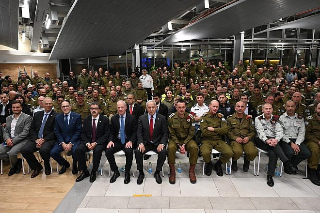Israeli Prime Minister Benjamin Netanyahu and other high-ranking officials attend a ceremony welcoming back the IDF's humanitarian delegation that was dispatched to Turkey following massive deadly earthquakes, Feb. 13, 2023. Credit: Haim Zach/GPO.