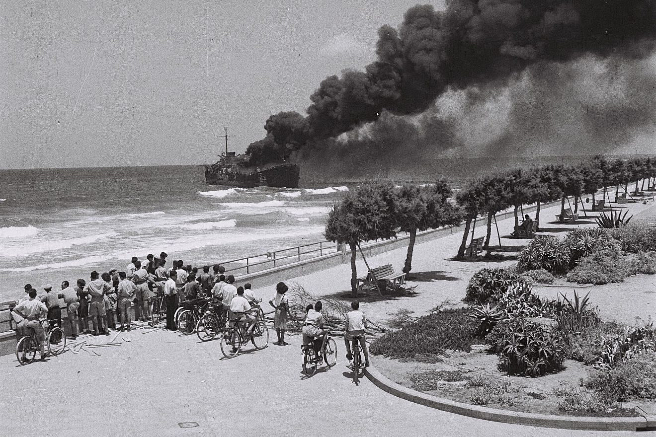 The Irgun ship “Altalena” burning off the Tel Aviv beach after being shelled by the Haganah on June 22, 1948. Photo: Hans Pinn/Wikimedia.