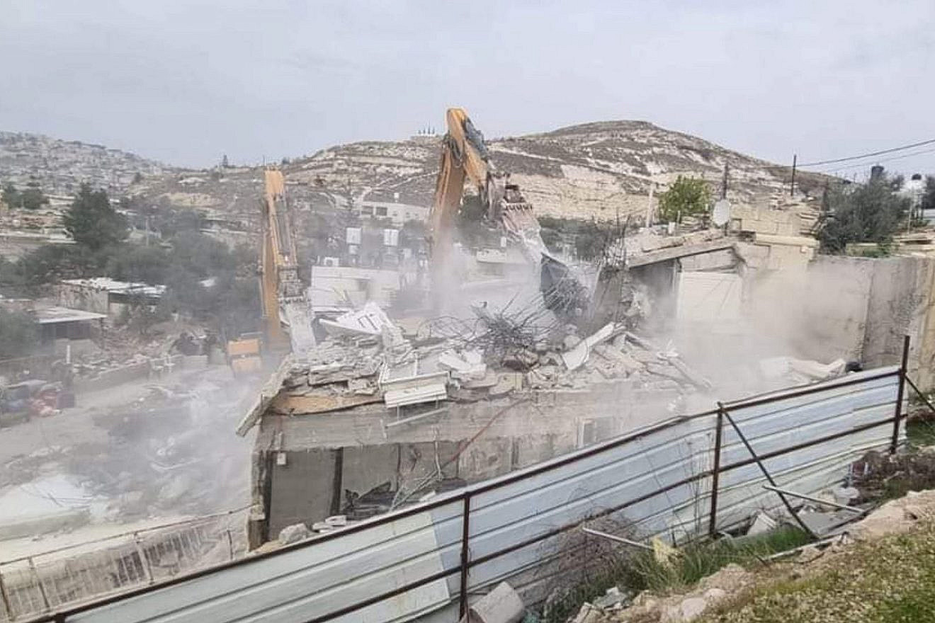 Israeli authorities destroy illegal Arab construction in eastern Jerusalem, Jan. 30, 2023. Source: Twitter.