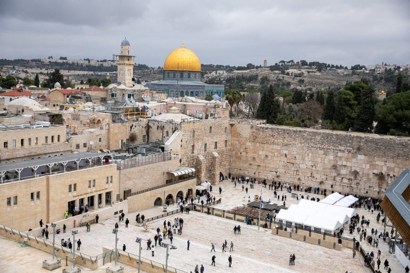 The Western Wall plaza with the Dome of the Rock in the background in Jerusalem's Old City, Dec. 23, 2021. Photo by Lee Aloni/Flash90.