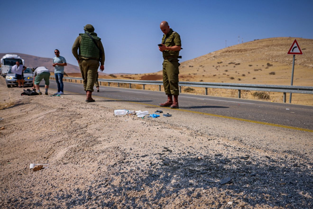 Israeli security personnel at the scene of a shooting attack on a bus on Route 90 in the Jordan Valley, Sept. 4, 2022. Credit: Flash90.