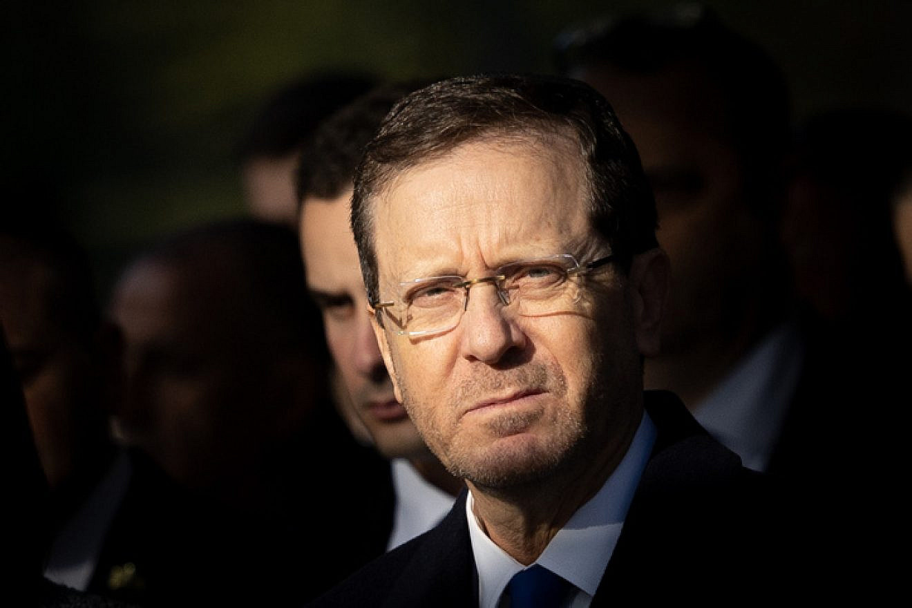 Israeli President Isaac Herzog attends the funeral of former Knesset Speaker Shevah Weiss at the Mount Herzl Cemetery in Jerusalem, Feb. 5, 2023. Photo by Yonatan Sindel/Flash90.