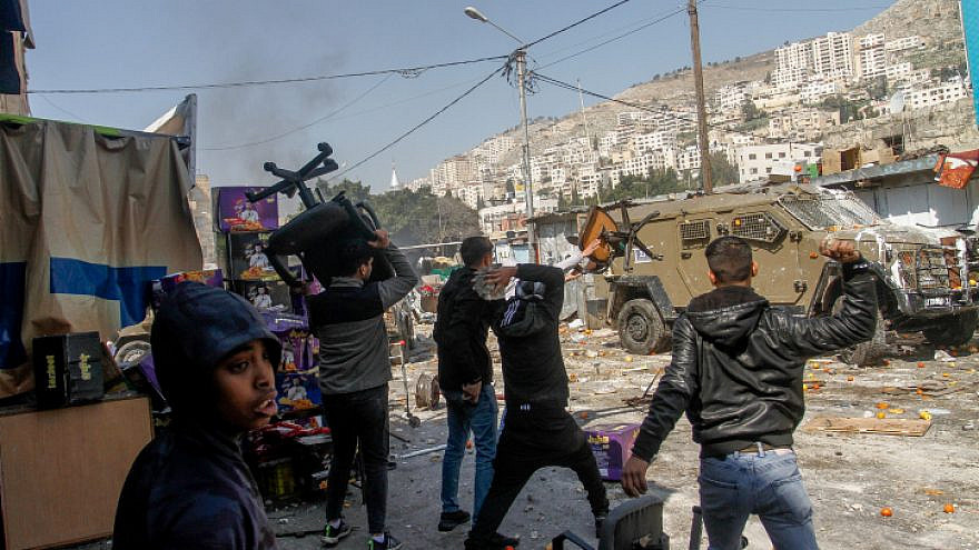 Palestinians attack Israeli security personnel during a counter-terrorism operation in Nablus, Feb. 22, 2023. Photo by Nasser Ishtayeh/Flash90.
