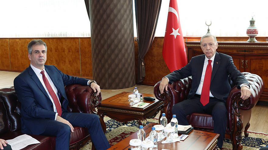 Israeli Foreign Minister Eli Cohen (left) meets with Turkish President Recep Tayyip Erdoğan in Ankara, Feb. 14, 2023. Credit: Israeli Foreign Ministry.