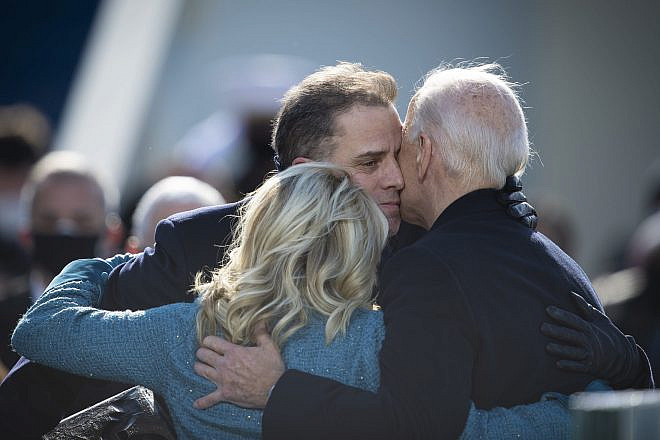 Hunter Biden with his father, U.S. President Joe Biden, and stepmother, Jill Biden, in Washington for the presidential inauguration on Jan. 20, 2021. Photo by Navy Petty Officer 1st Class Carlos M. Vazquez II/U.S. Department of Defense.