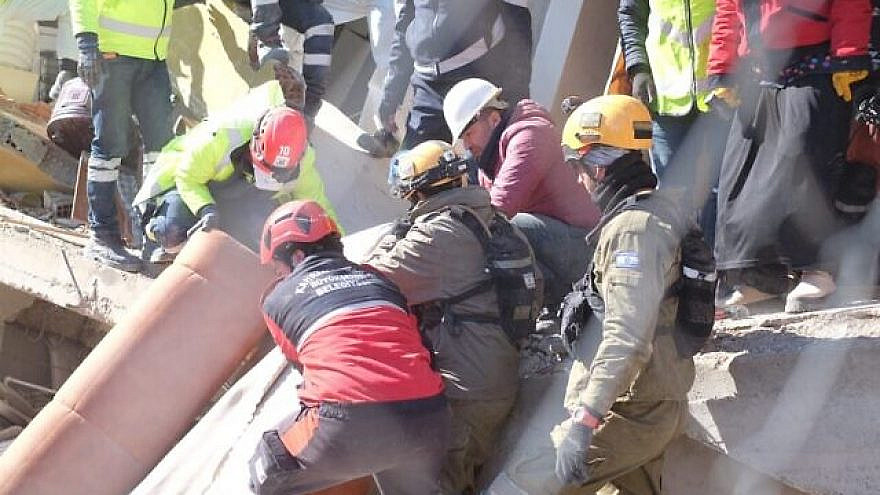 An IDF search and rescue team looks for survivors in Turkey, Feb. 8, 2023. Source: Twitter.