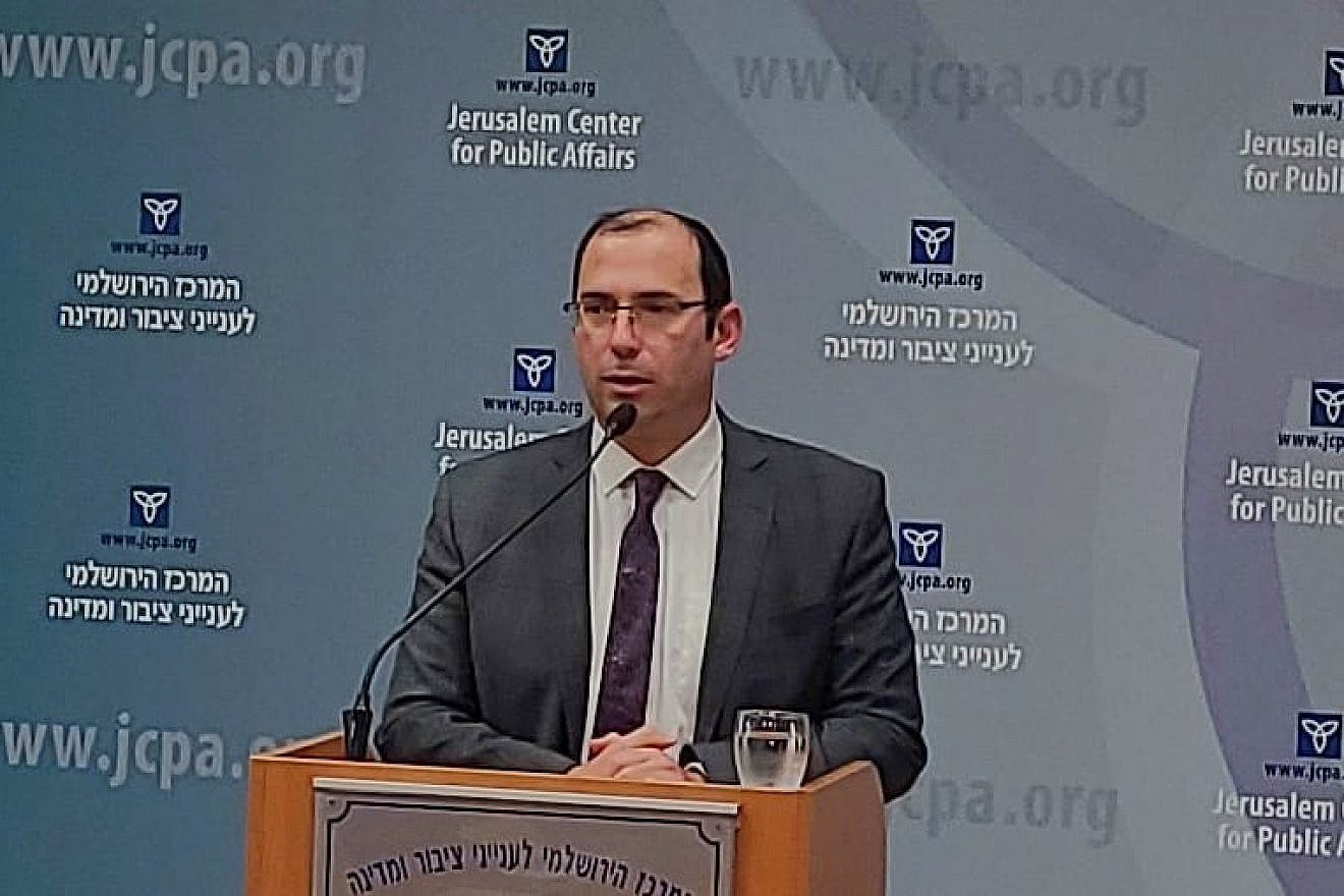 Israeli MK Simcha Rothman speaks at a press briefing hosted on Feb. 2, 2023 by the Jerusalem Center for Public Policy (JCPA). Photo: JCPA.