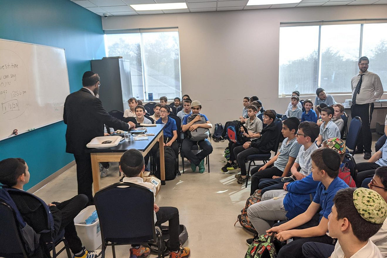 OU Kosher Rabbinic Coordinator Rabbi Chaim Goldberg presents to Yeshiva Torat Emet (YTE) students at an OU Kosher in the Community event in Houston, Texas