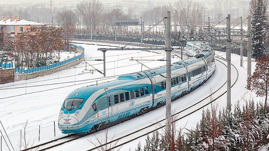 A Siemens-made high-speed train in Ankara, Turkey. Credit: mikhail.krivyy/TrainPix via Wikimedia Commons.